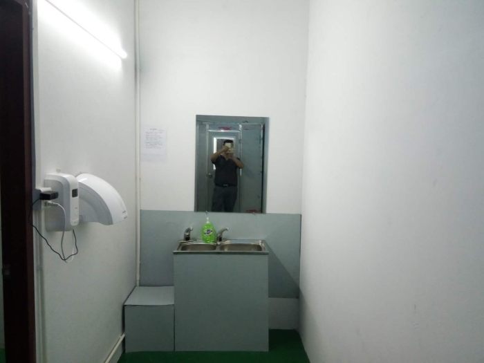 Wind shower room